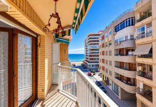 Apartment - Sale - Torrevieja - RO-35772