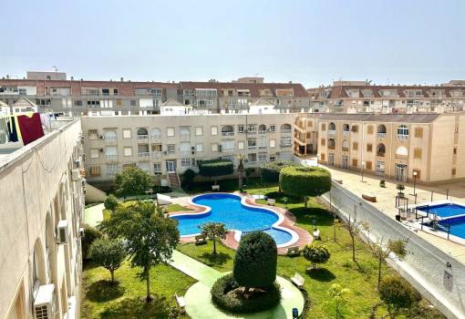 Apartment - Sale - Torrevieja - RO-76131
