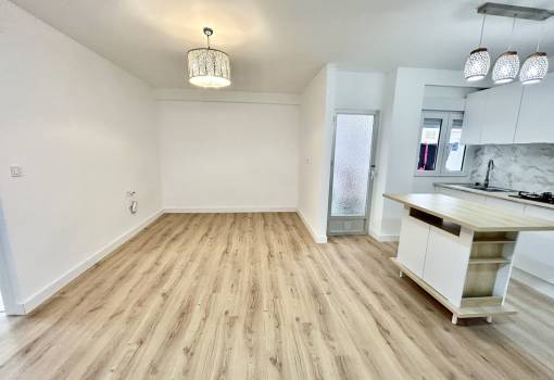 Apartment - Sale - Torrevieja - Torrevieja Centro