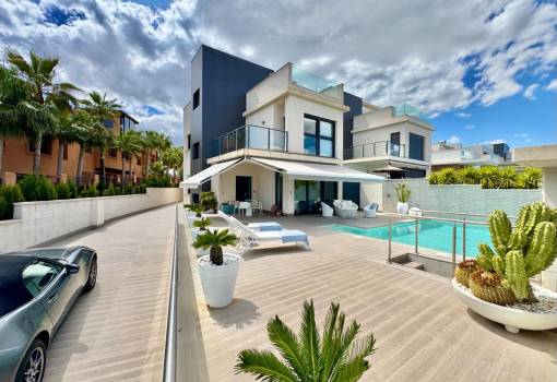 Chalet - Venta - San Miguel de Salinas - RO-21488