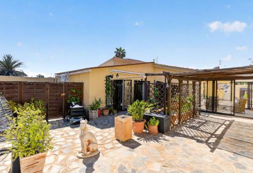 Chalet - Venta - Torrevieja - RO-74276