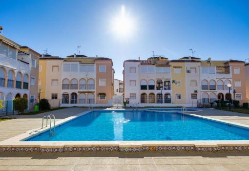 Chalet - Venta - Torrevieja - RO-86029