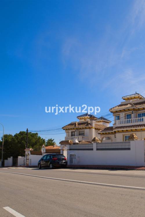 Chalet - Venta - Torrevieja - Torrevieja Centro