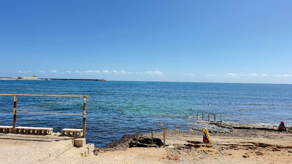 Sale - Apartamento - Torrevieja - Playa de los Naufragos