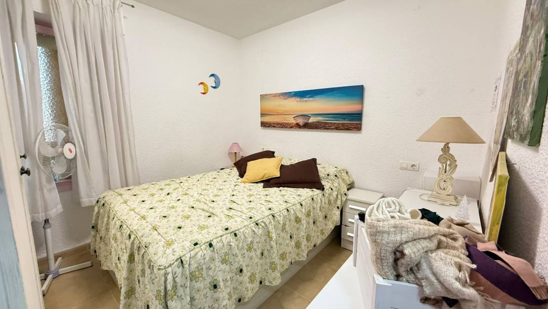 Sale - Apartamento - Torrevieja - Playa de los Naufragos