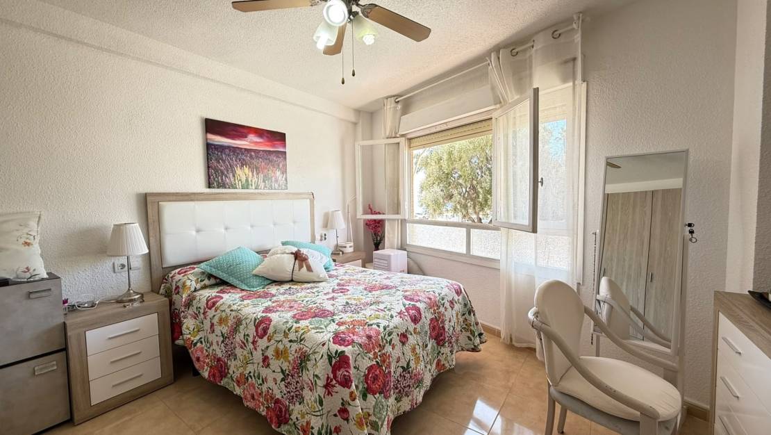 Sale - Apartamento - Torrevieja - Playa de los Naufragos