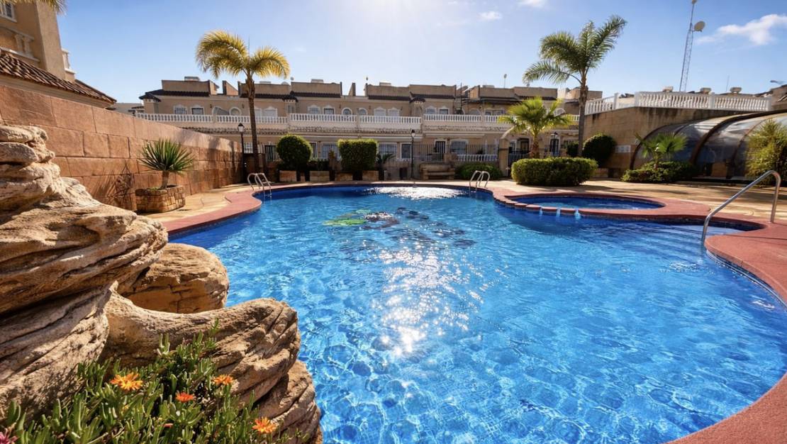 Sale - Apartment - Orihuela - Villamartin