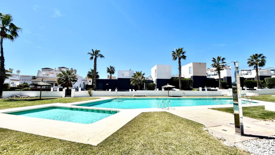 Sale - Apartment - Orihuela - Villamartin