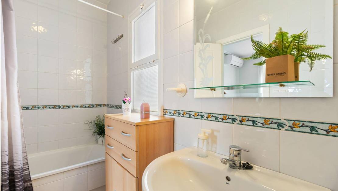 Sale - Apartment - Torrevieja - Aguas Nuevas