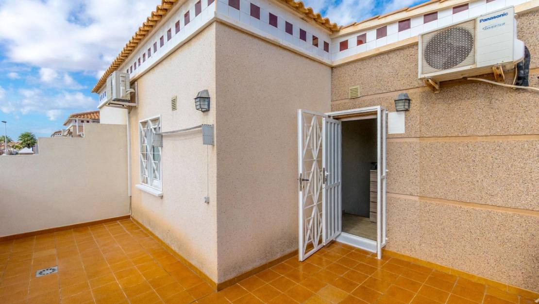 Sale - Apartment - Torrevieja - Aguas Nuevas