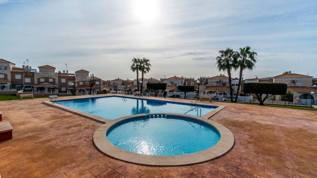 Sale - Apartment - Torrevieja - Aguas Nuevas
