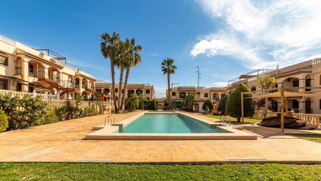 Sale - Apartment - Torrevieja - Aguas Nuevas
