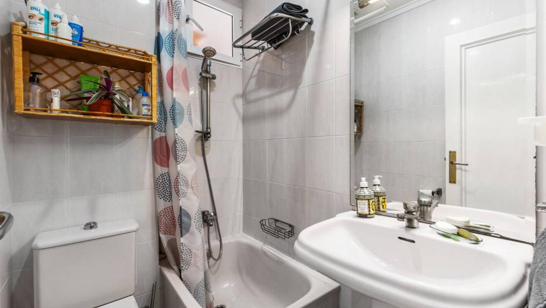 Sale - Apartment - Torrevieja - Centro - Muelle Pesquero