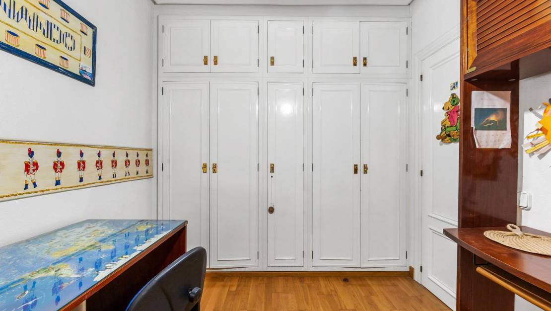 Sale - Apartment - Torrevieja - Centro - Muelle Pesquero