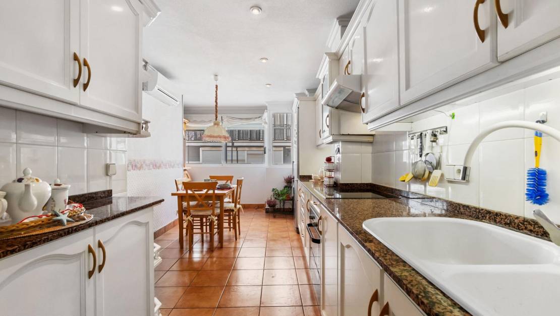 Sale - Apartment - Torrevieja - Centro - Muelle Pesquero