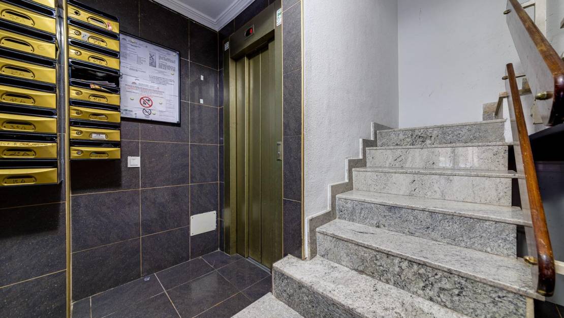 Sale - Apartment - Torrevieja - Centro