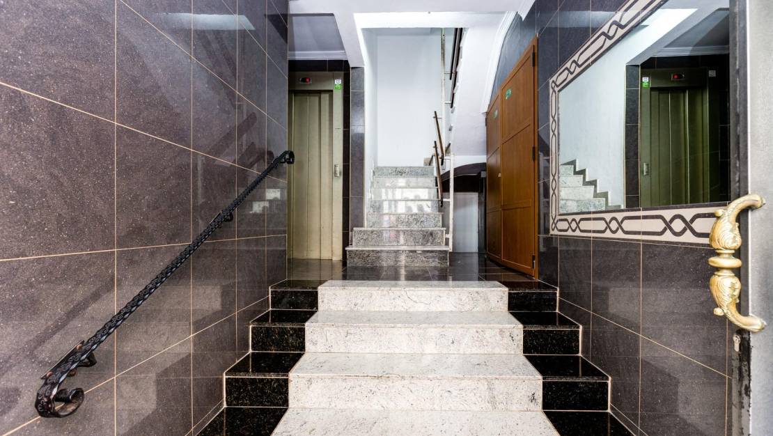 Sale - Apartment - Torrevieja - Centro