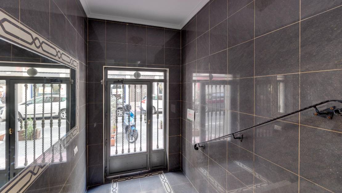Sale - Apartment - Torrevieja - Centro