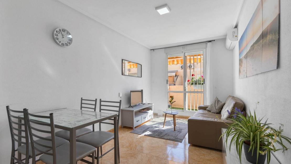 Sale - Apartment - Torrevieja - Centro