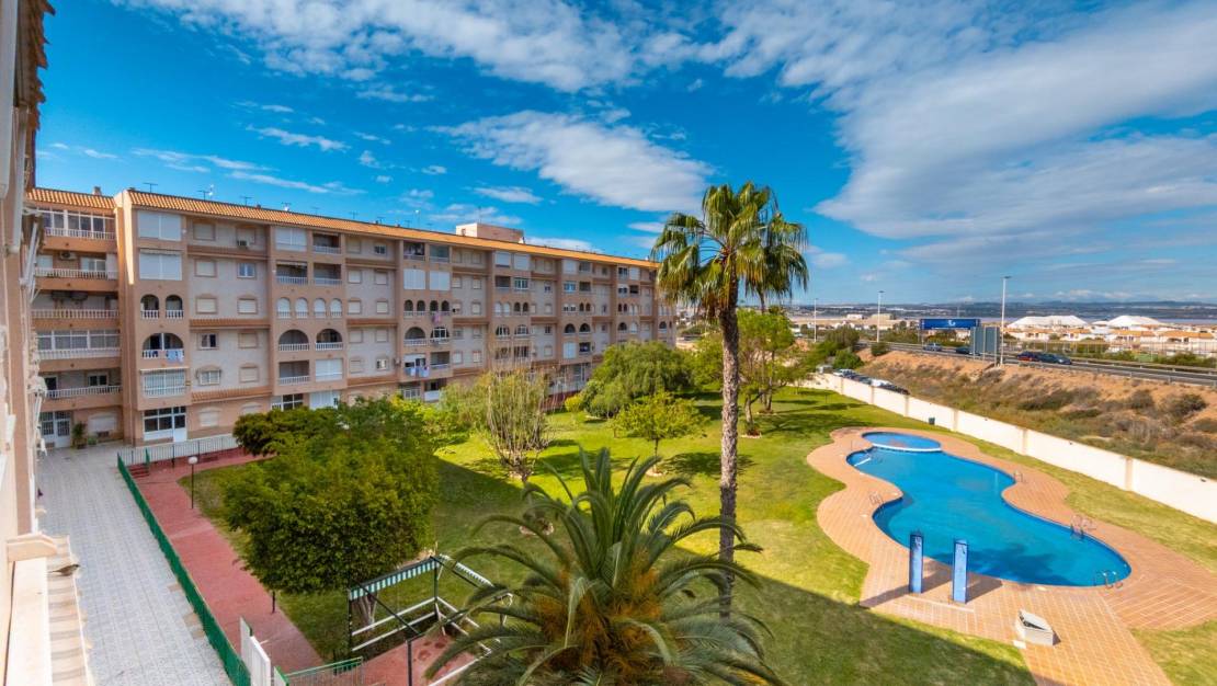 Sale - Apartment - Torrevieja - Centro
