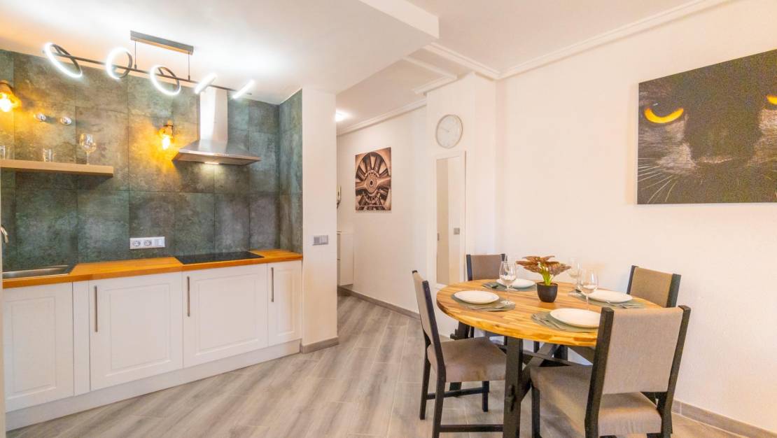Sale - Apartment - Torrevieja - Centro