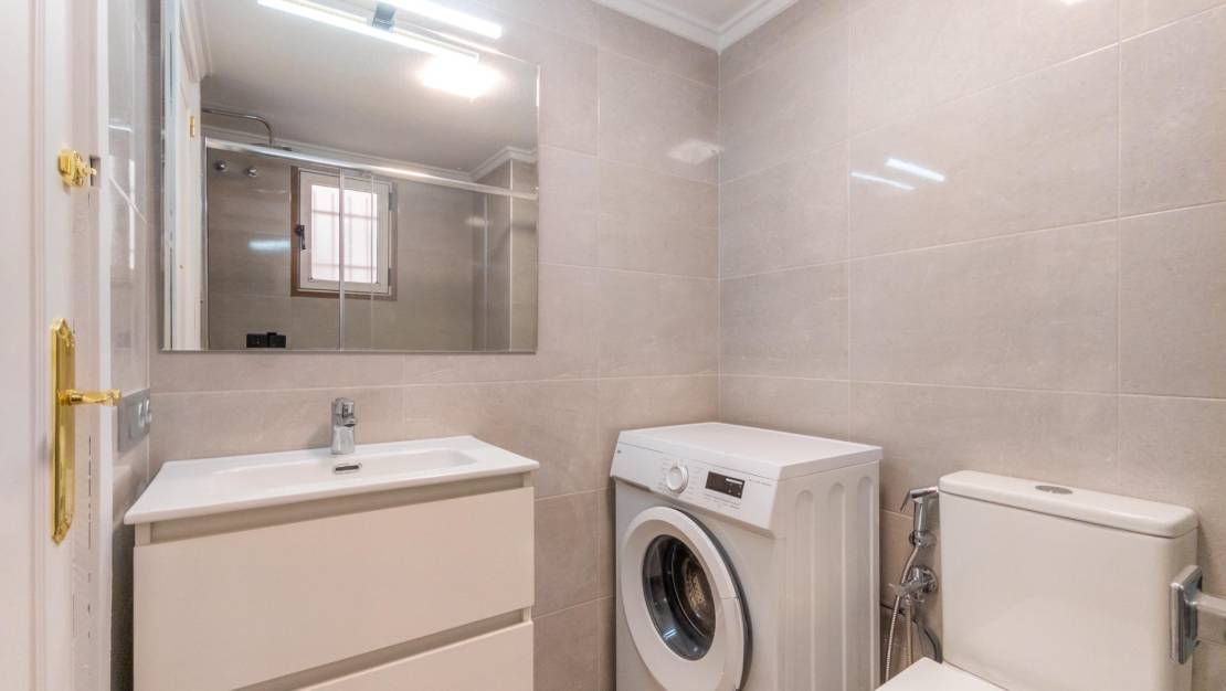 Sale - Apartment - Torrevieja - Centro