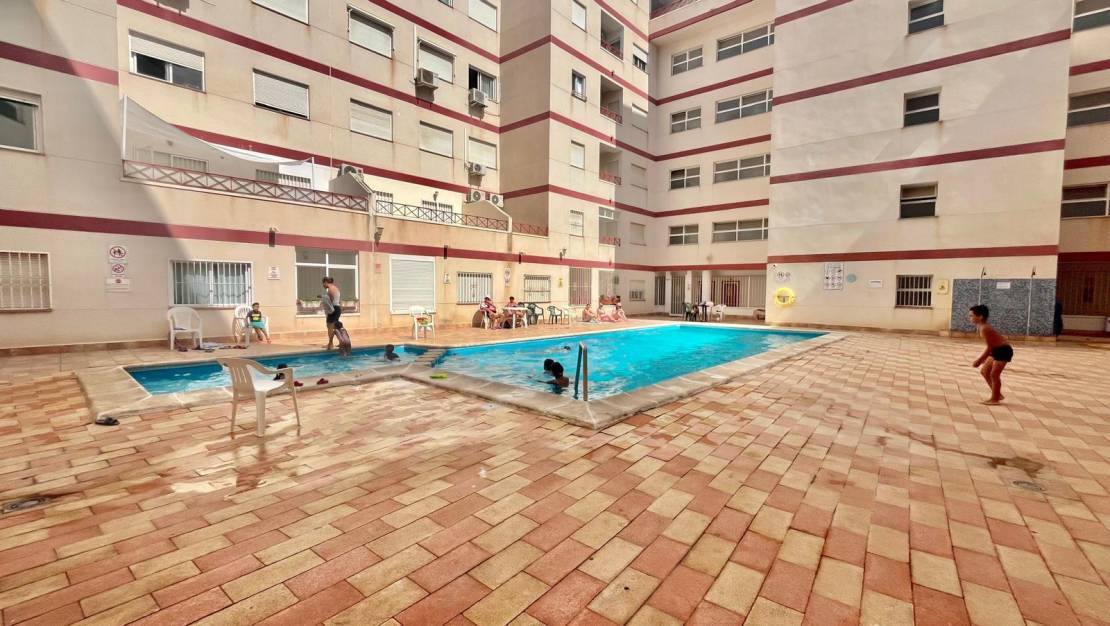 Sale - Apartment - Torrevieja - Centro
