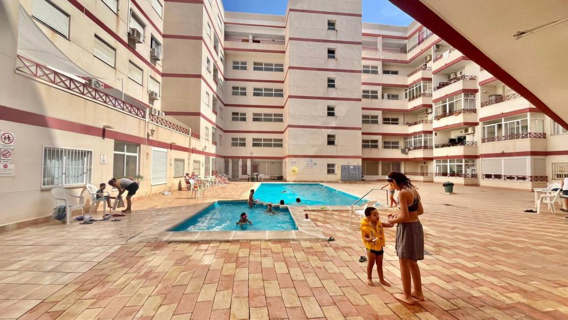 Sale - Apartment - Torrevieja - Centro