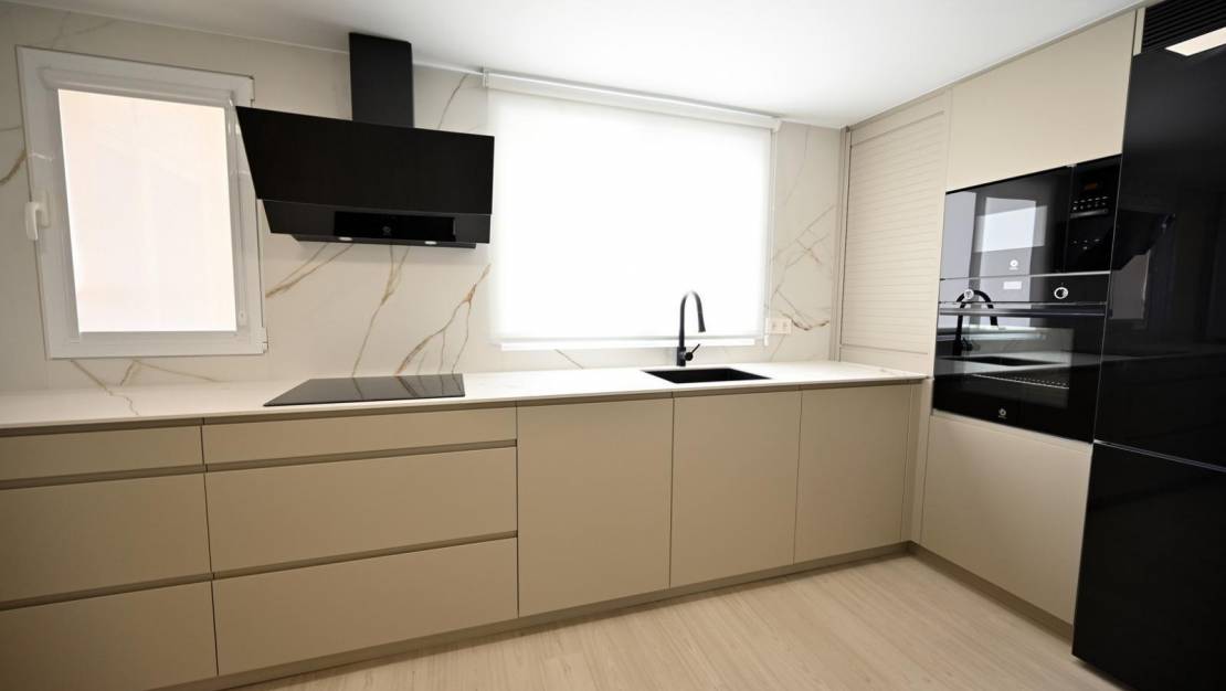 Sale - Apartment - Torrevieja - Centro