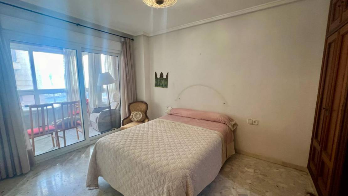 Sale - Apartment - Torrevieja - Centro