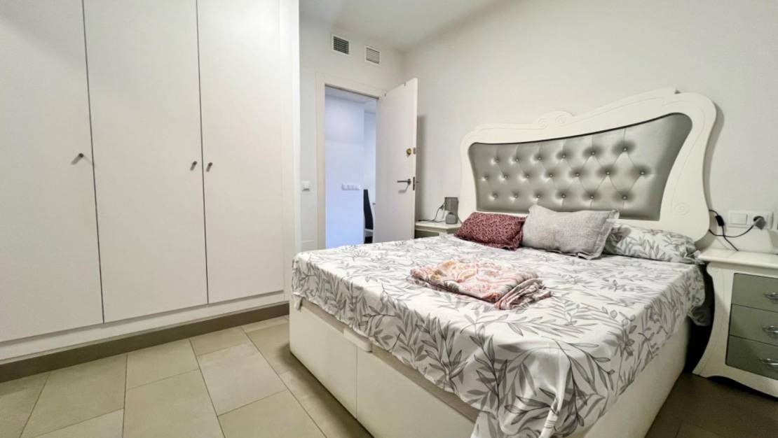 Sale - Apartment - Torrevieja - Centro