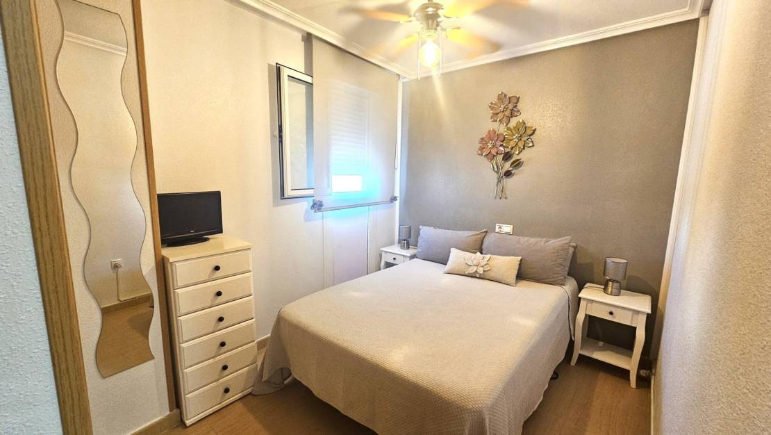 Sale - Apartment - Torrevieja - Centro