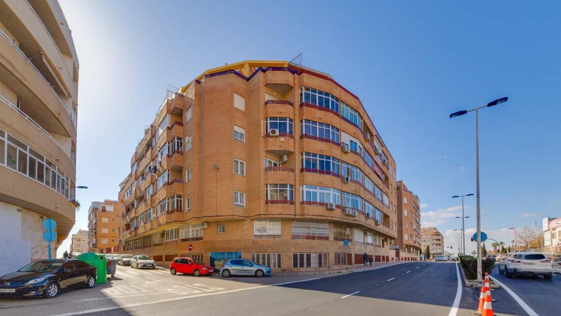 Sale - Apartment - Torrevieja - Centro