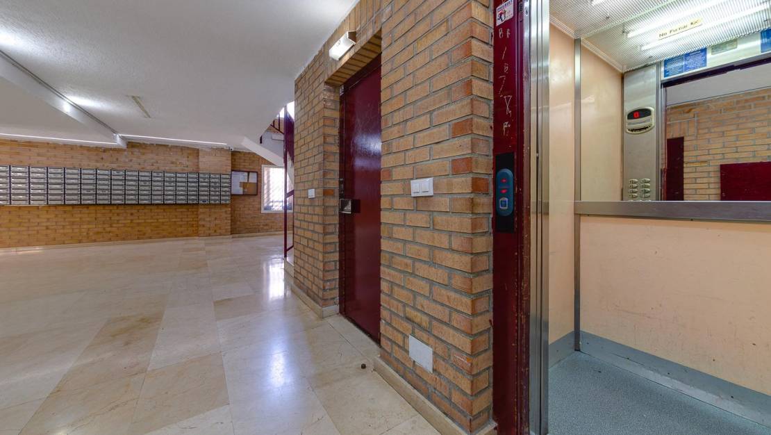 Sale - Apartment - Torrevieja - Centro