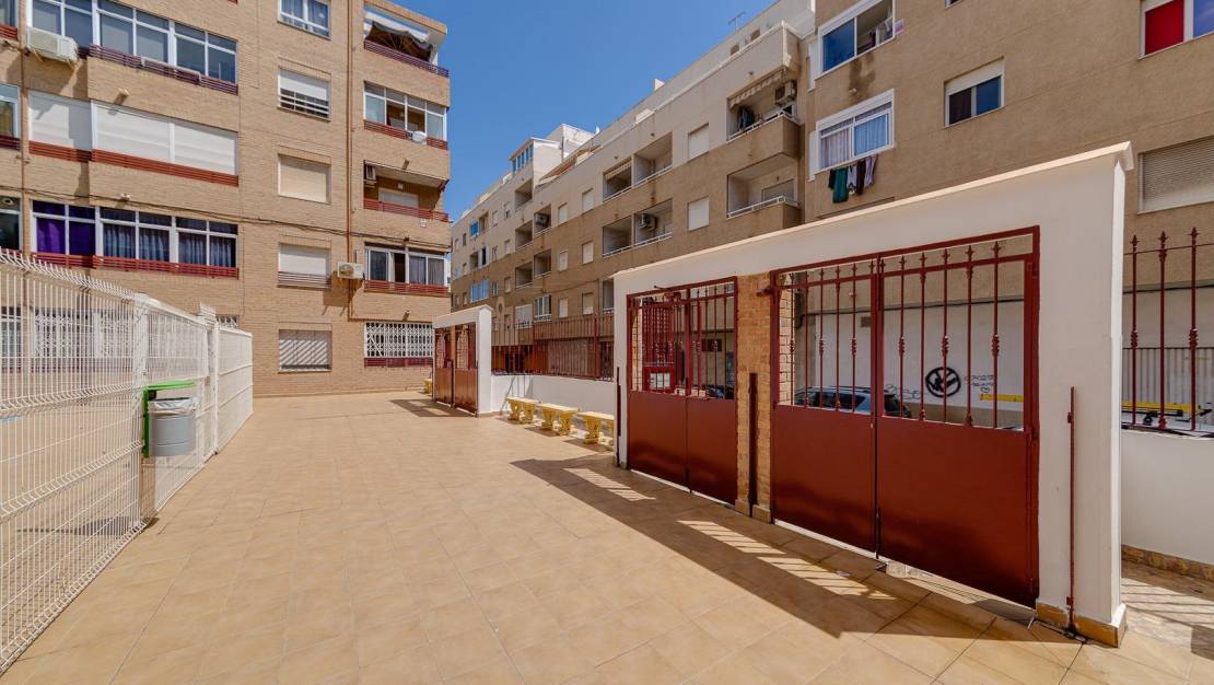 Sale - Apartment - Torrevieja - Centro