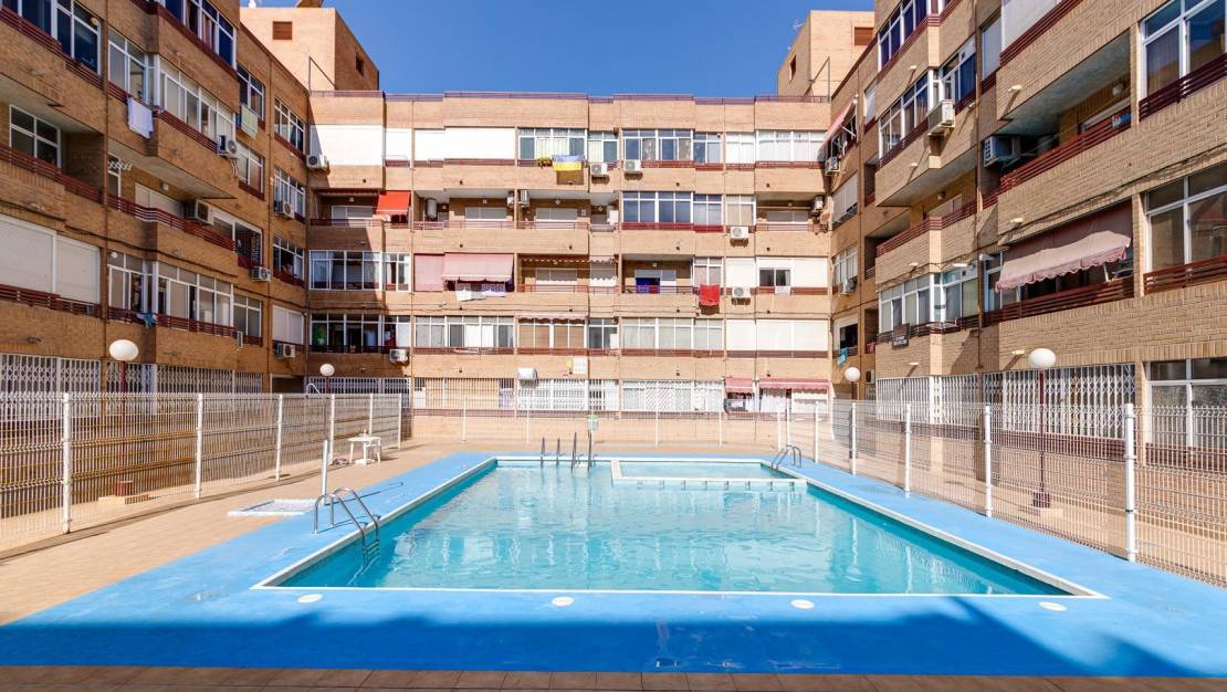 Sale - Apartment - Torrevieja - Centro