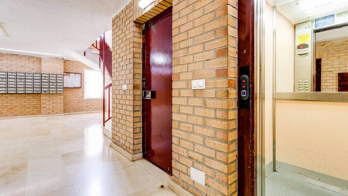 Sale - Apartment - Torrevieja - Centro