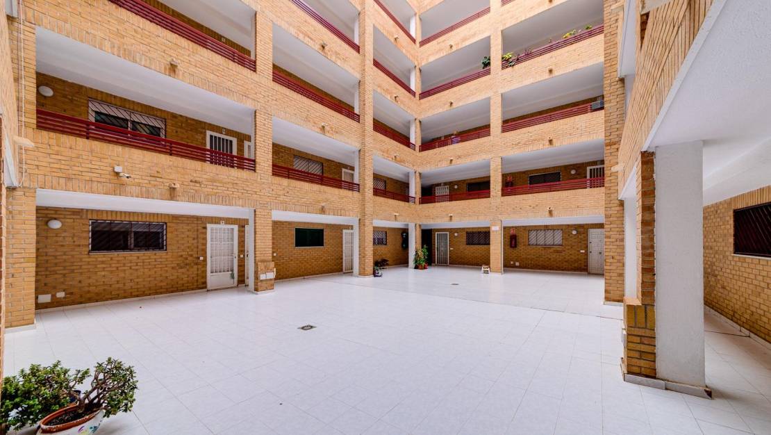 Sale - Apartment - Torrevieja - Centro