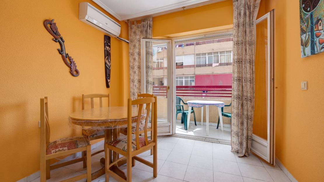 Sale - Apartment - Torrevieja - Centro