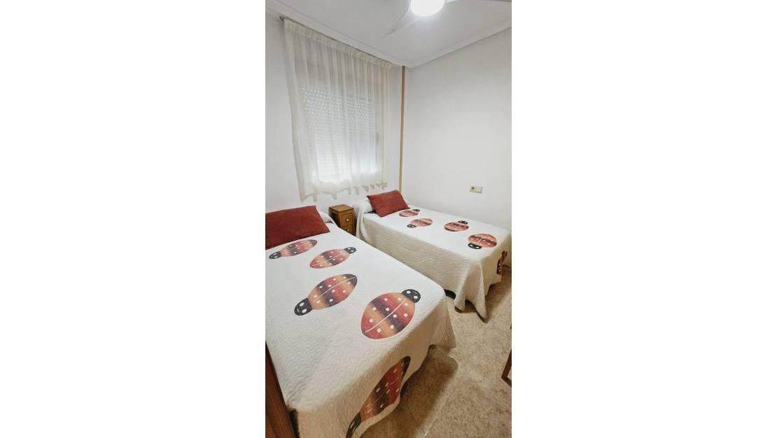 Sale - Apartment - Torrevieja - Centro