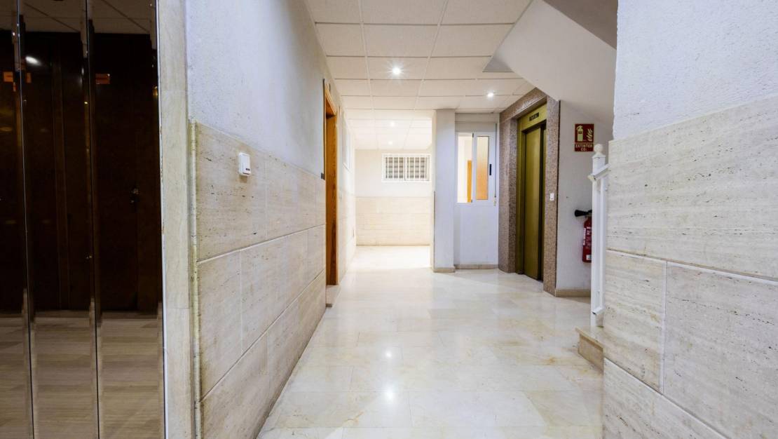 Sale - Apartment - Torrevieja - Centro