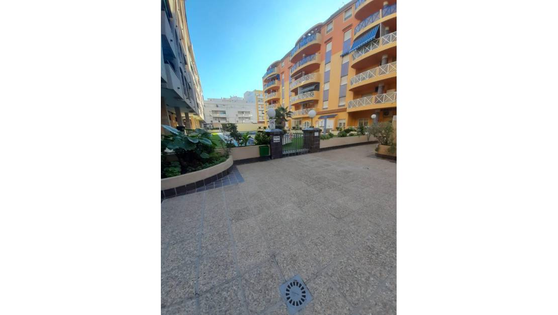 Sale - Apartment - Torrevieja - Centro