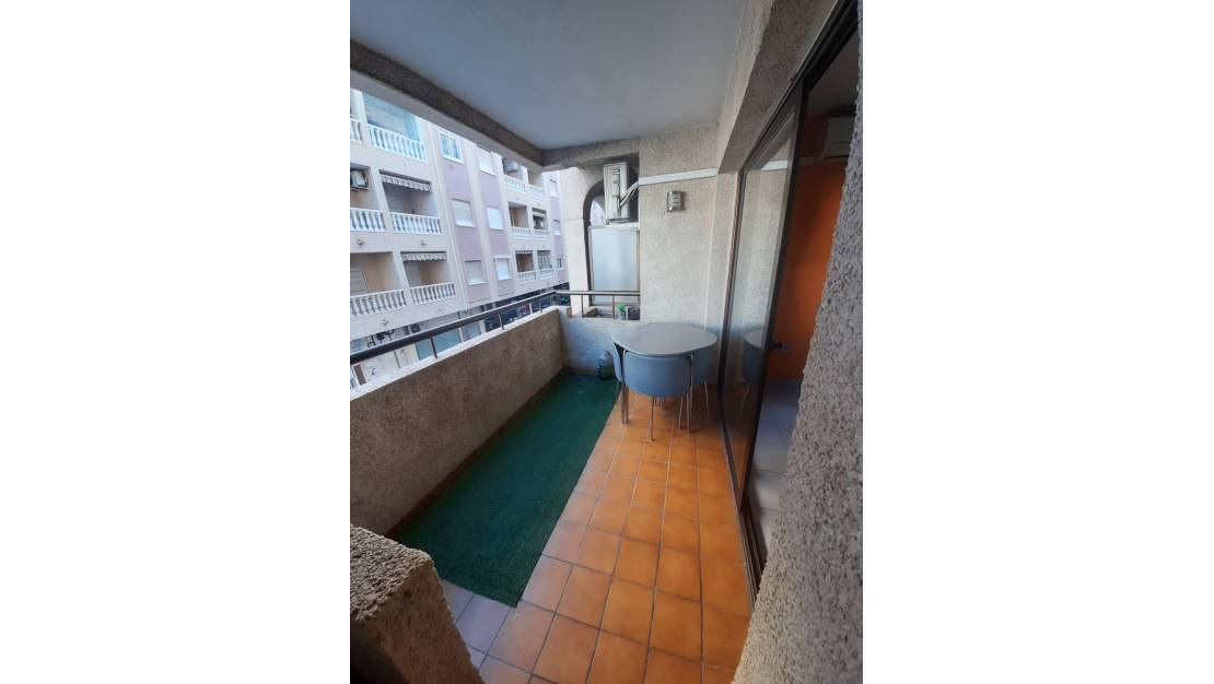 Sale - Apartment - Torrevieja - Centro