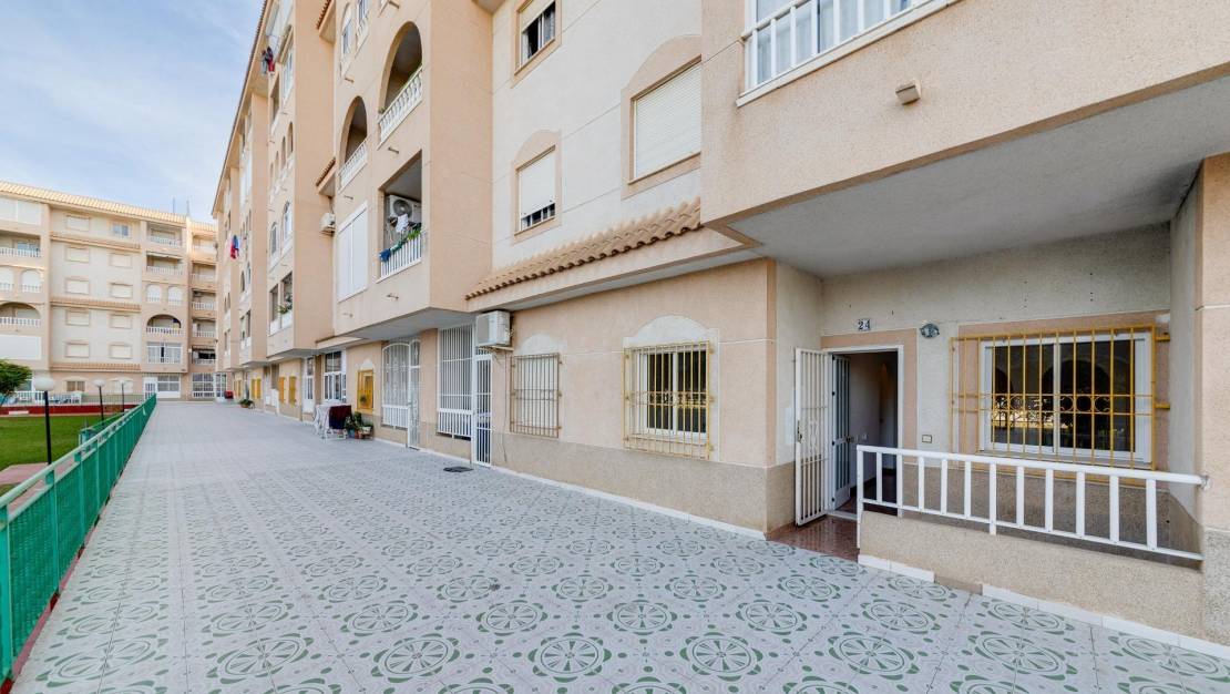 Sale - Apartment - Torrevieja - Centro