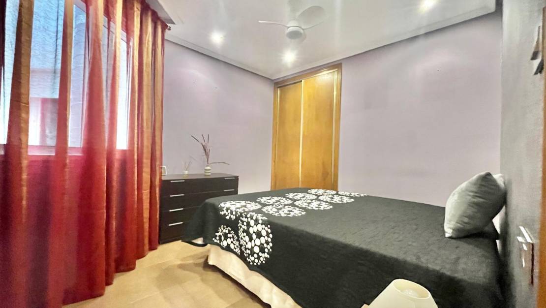 Sale - Apartment - Torrevieja - Centro