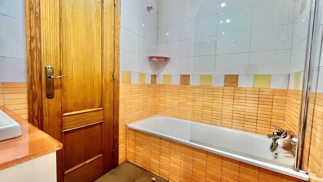 Sale - Apartment - Torrevieja - Centro