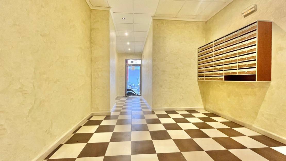 Sale - Apartment - Torrevieja - Centro