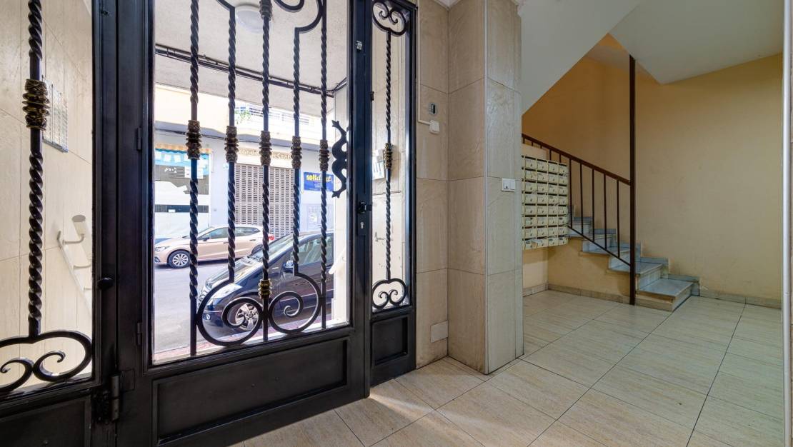 Sale - Apartment - Torrevieja - Estacion de autobuses