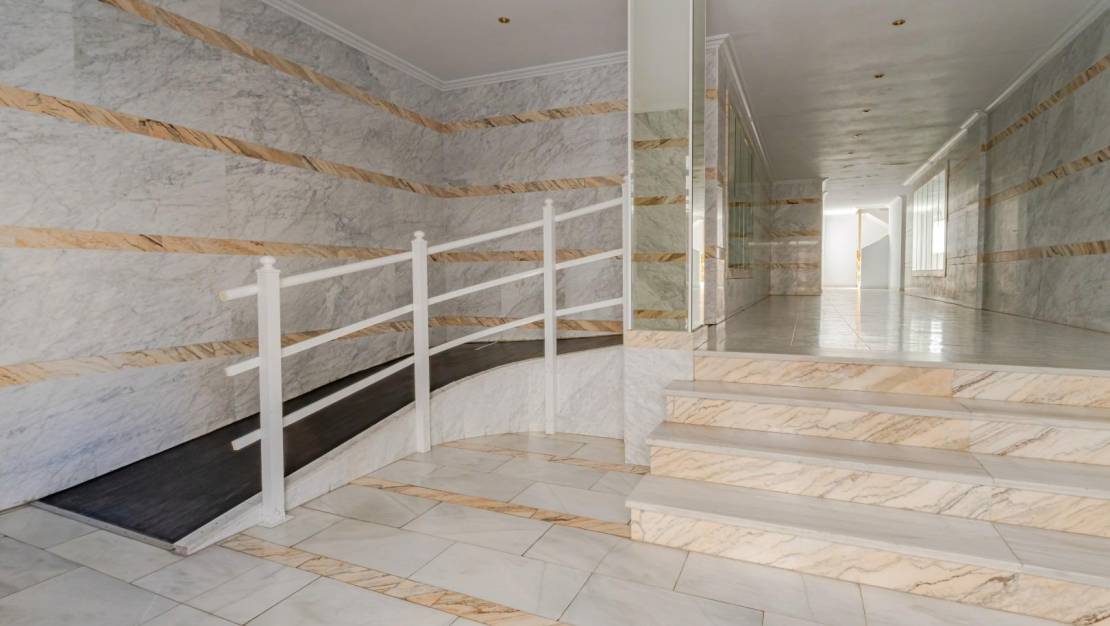Sale - Apartment - Torrevieja - Estacion de autobuses