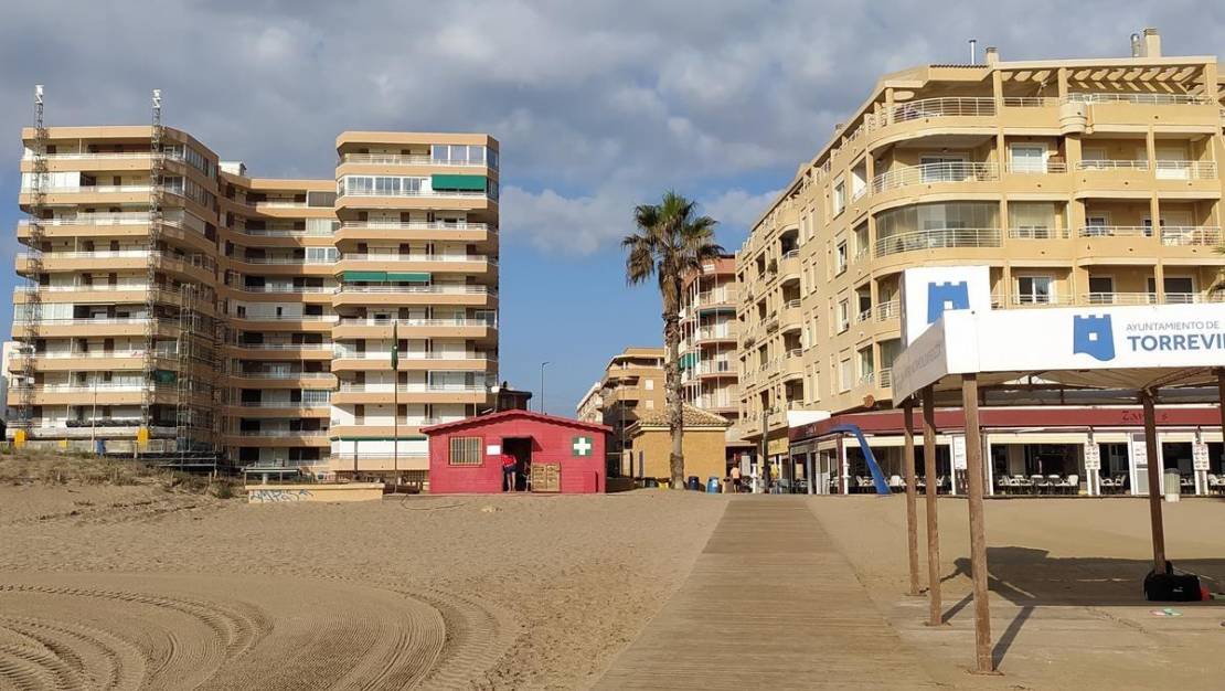 Sale - Apartment - Torrevieja - La Mata pueblo